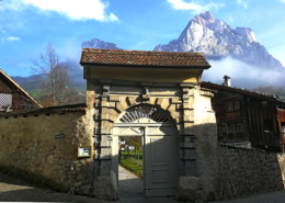 Schwyz Ausblick auf die Berge hinter dem Haus Bethlehem