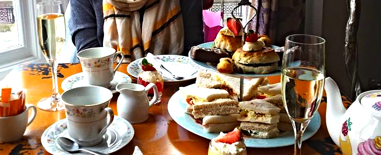Tea Time! Afternoon Tea ist eine göttliche Auszeit vom Alltag Tea Time! Afternoon Tea ist eine göttliche Auszeit vom Alltag